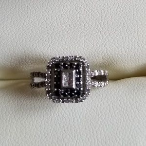 Natural Black and White Diamond Ring